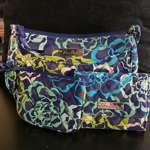 EUC VERA BRADLEY BUNDLE- SMALL CROSSBODY W/ WALLET & POUCH / BLUE & GREEN FLORAL